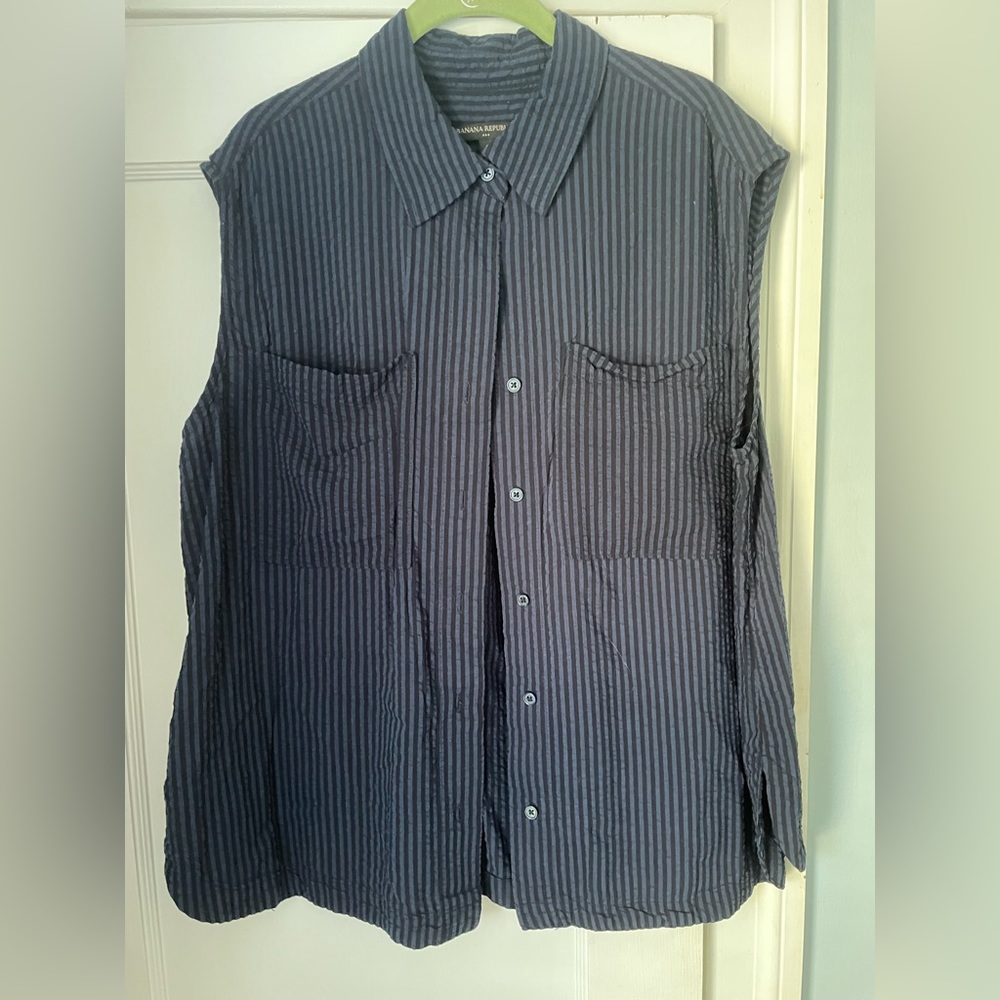 Banana Republic sleeveless  Seersucker shirt L